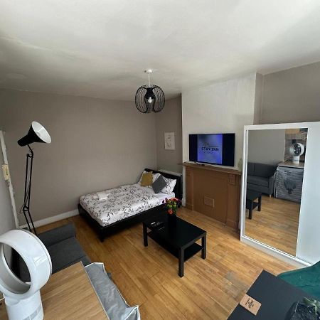 Stay Inn Studio'S Londra Exterior foto
