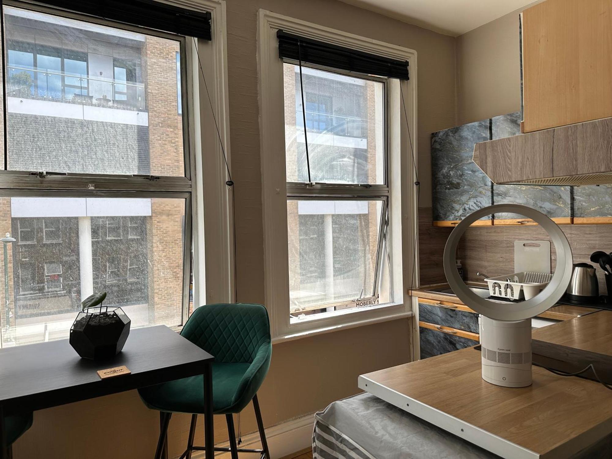 Stay Inn Studio'S Londra Exterior foto